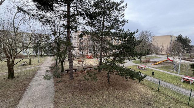 Eladó panellakás, Tatabányán 28.5 M Ft, 1+1 szobás