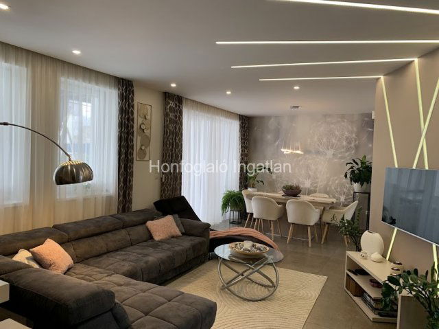 Eladó családi ház, Nyíregyházán 199.9 M Ft, 6 szobás