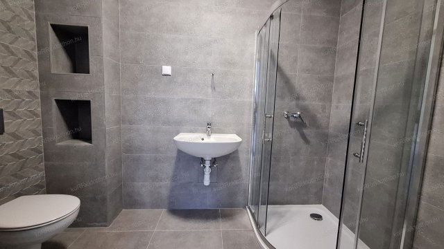 Eladó téglalakás, Jászberényben 74.7 M Ft, 3 szobás