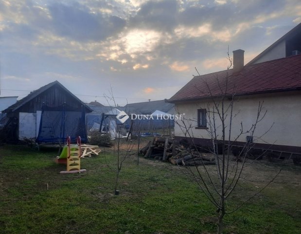 Eladó családi ház, Újhartyánon 99.9 M Ft, 5 szobás