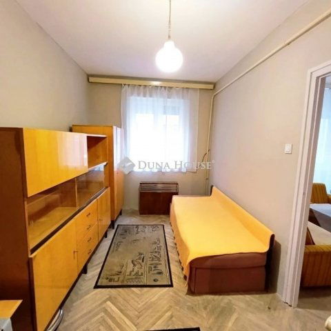 Eladó téglalakás, Szegeden 49.9 M Ft, 2 szobás