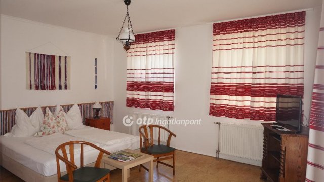 Eladó hotel, Gyöngyösön 396 M Ft, 23 szobás