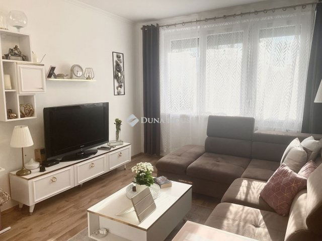 Eladó panellakás, Budapesten, III. kerületben 69.99 M Ft