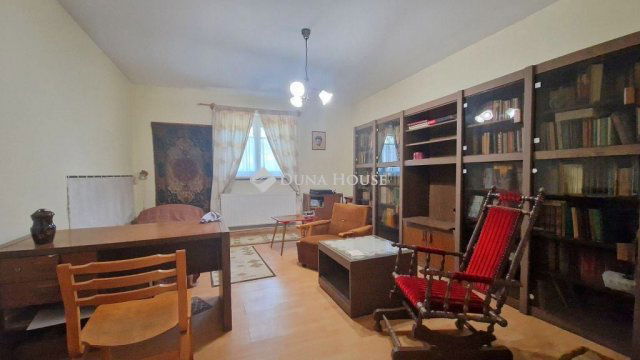 Eladó családi ház, Tatán 47.9 M Ft, 2 szobás