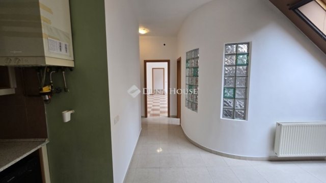 Eladó téglalakás, Veszprémben 65 M Ft, 2 szobás