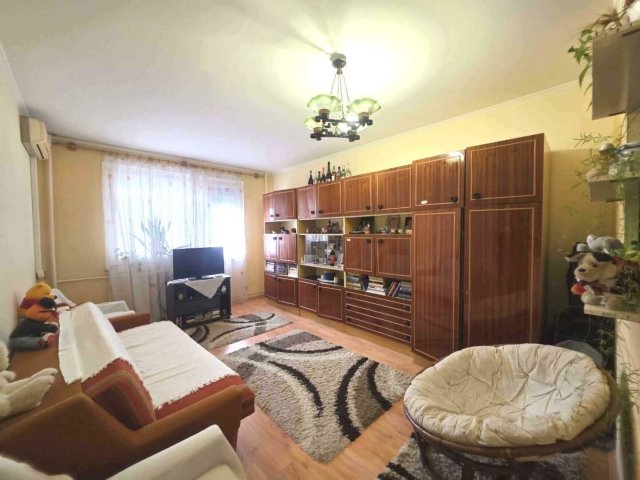 Eladó panellakás, Dunaújvárosban 32.9 M Ft, 2 szobás