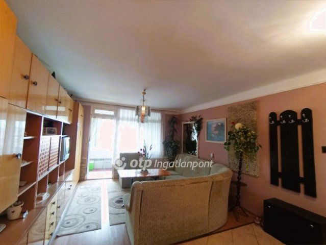 Eladó téglalakás, Gyöngyösön 42 M Ft, 2+2 szobás