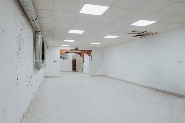 Eladó ipari ingatlan, Budapesten, VI. kerületben 80 M Ft