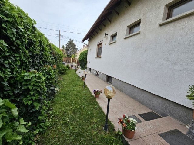 Eladó ikerház, Budapesten, XVIII. kerületben 100 M Ft, 4 szobás