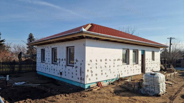 Eladó családi ház, Cegléden 82 M Ft, 5 szobás