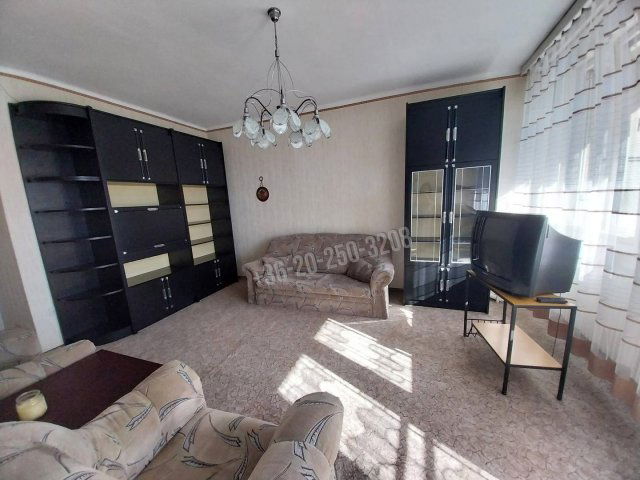 Kiadó téglalakás, albérlet, Tatabányán, Győri úton, 2 szobás