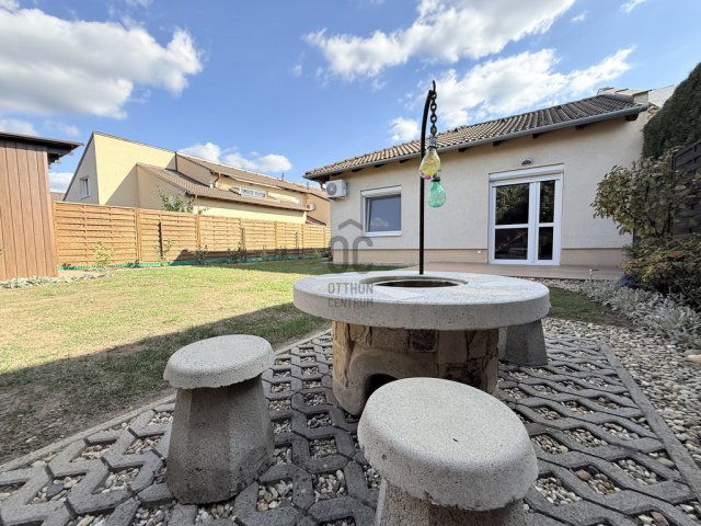 Kiadó sorház, albérlet, Budapesten, XVI. kerületben, 3 szobás