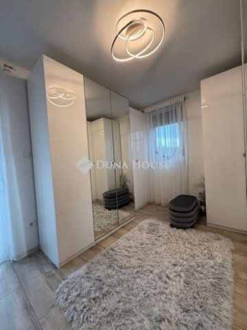 Eladó családi ház, Vecsésen 147 M Ft, 4 szobás