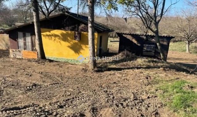 Eladó nyaraló, Bicskén 15 M Ft, 1 szobás / költözzbe.hu