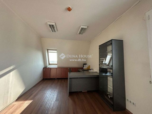 Eladó ipari ingatlan, Budapesten, XX. kerületben 179.9 M Ft