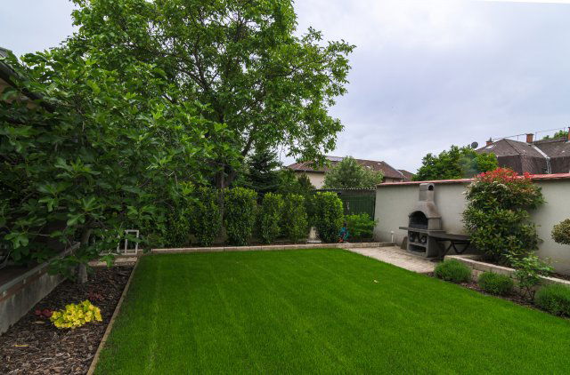 Eladó ikerház, Budapesten, XVIII. kerületben 197 M Ft, 5 szobás