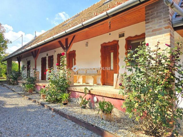 Eladó családi ház, Geresdlakon 94 M Ft, 10 szobás