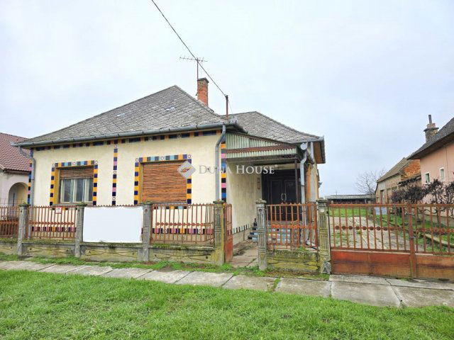 Eladó családi ház, Tótújfalun 6.9 M Ft, 4 szobás