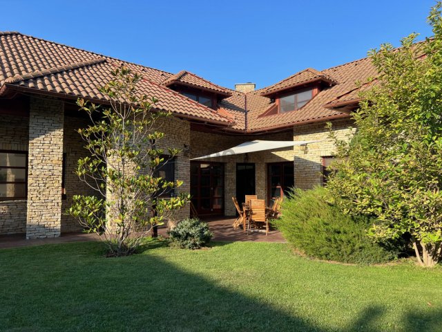 Eladó családi ház, Mogyoródon 285 M Ft, 5 szobás