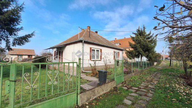 Eladó családi ház, Sárosdon, Béke utcában 28.6 M Ft, 3 szobás