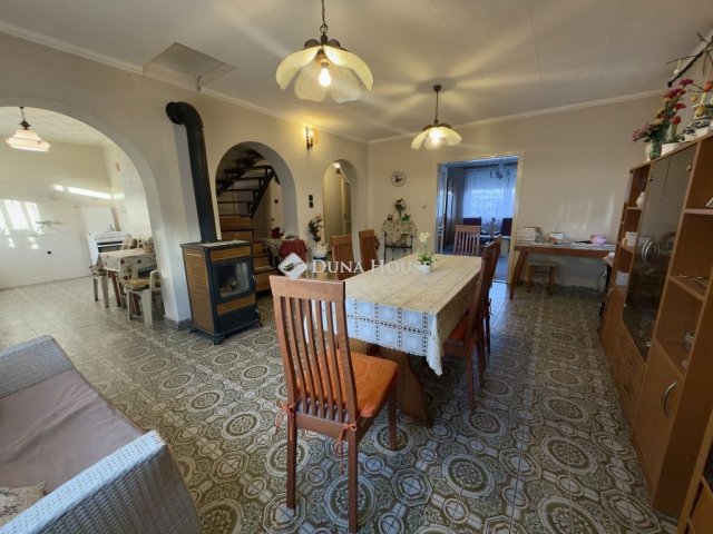 Eladó családi ház, Kecskeméten 96.9 M Ft, 5 szobás