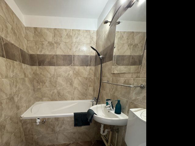 Kiadó panellakás, albérlet, Pécsett 130 E Ft / hó, 1+1 szobás