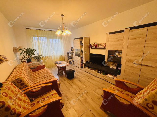 Eladó panellakás, Szegeden 59.9 M Ft, 3 szobás