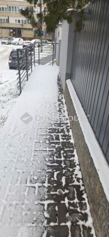 Eladó családi ház, Vácon 299 M Ft, 1 szobás