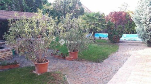 Eladó családi ház, Vecsésen 219.9 M Ft, 4 szobás