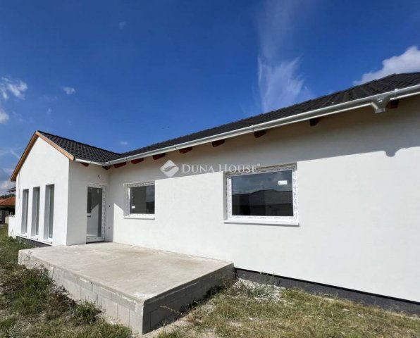 Eladó családi ház, Ráckevén 82.9 M Ft, 4 szobás