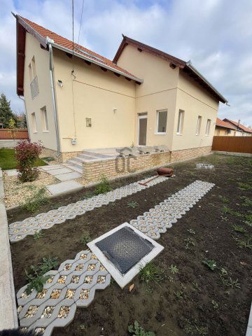 Kiadó téglalakás, albérlet, Pécelen 250 E Ft / hó, 3 szobás