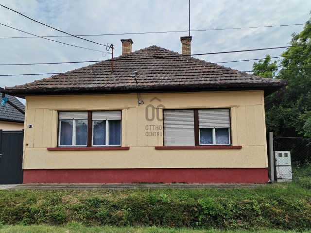 Eladó családi ház, Cegléden 55 M Ft, 3 szobás