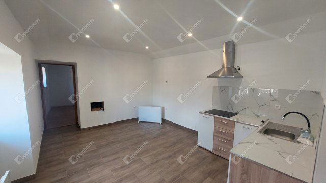 Eladó téglalakás, Neszmélyen 40.5 M Ft, 3 szobás