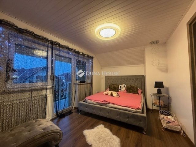 Eladó családi ház, Vecsésen 137.9 M Ft, 4 szobás