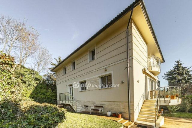 Eladó családi ház, Budapesten, III. kerületben 415 M Ft