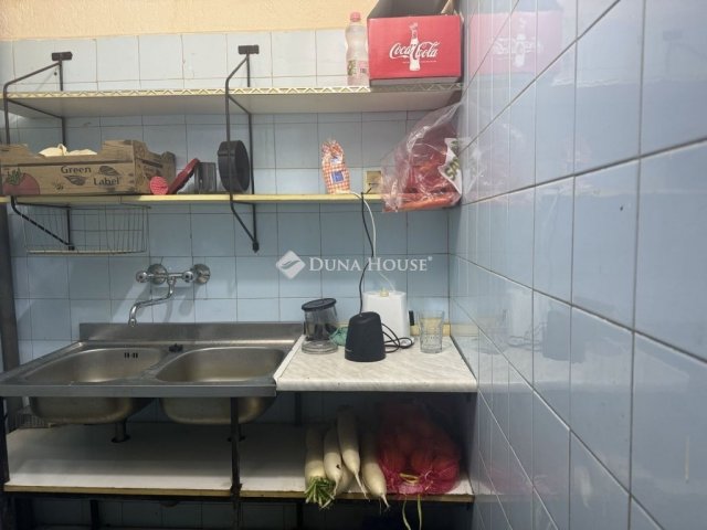 Eladó üzlethelyiség, Budapesten, VIII. kerületben 110 M Ft