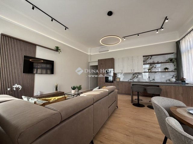 Eladó téglalakás, Budapesten, VII. kerületben 210 M Ft, 5 szobás