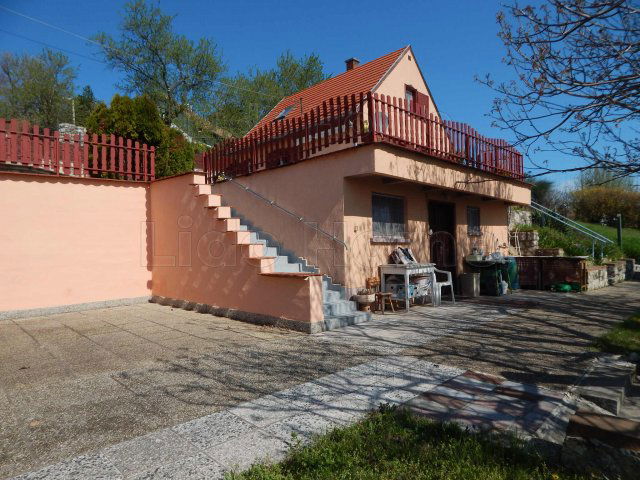 Eladó nyaraló, Balatonfüreden 250 M Ft, 9 szobás