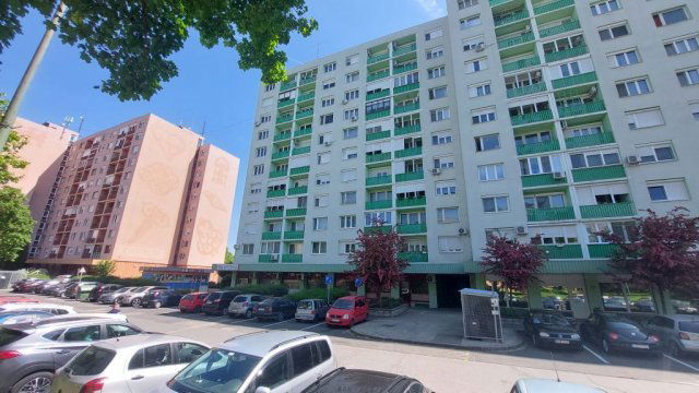 Eladó panellakás, Dunaújvárosban 23.5 M Ft