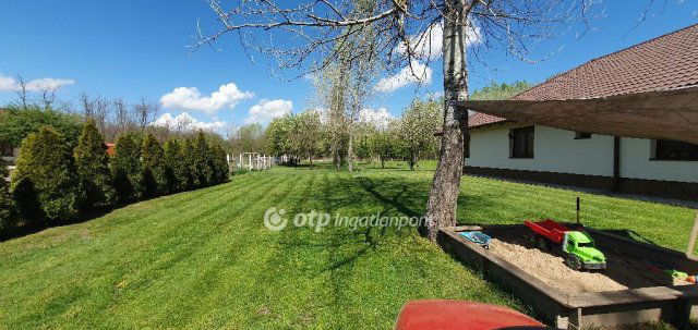 Eladó családi ház, Pakson 149.9 M Ft, 3+2 szobás
