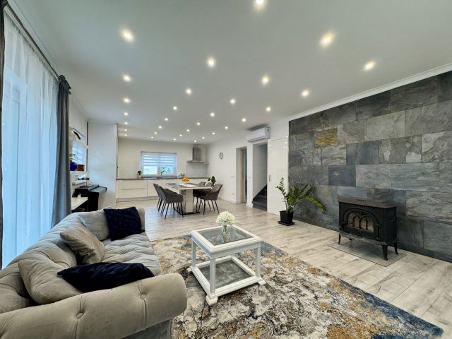 Eladó családi ház, Szigligeten 134.9 M Ft, 5 szobás