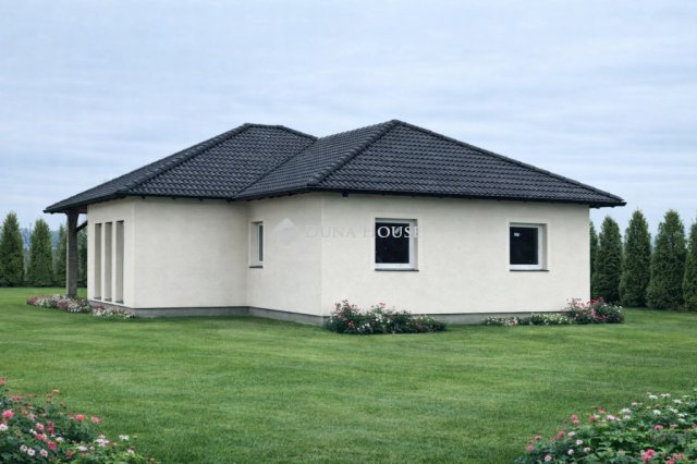 Eladó családi ház, Kiskunlacházán 94.9 M Ft, 4 szobás