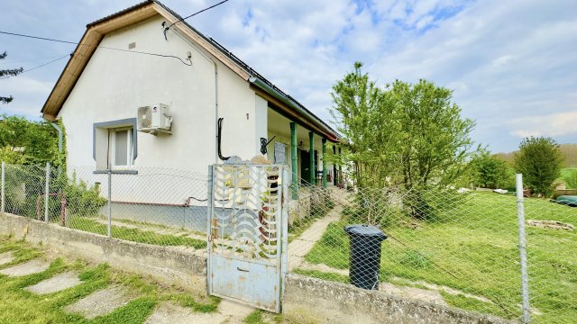 Eladó családi ház, Decsen 26.9 M Ft, 3 szobás