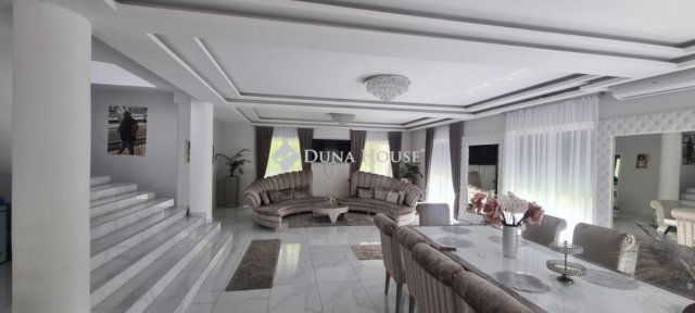 Eladó családi ház, Budapesten, III. kerületben 290 M Ft