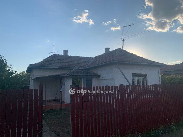 Eladó családi ház, Törökszentmiklóson 8.9 M Ft, 2 szobás