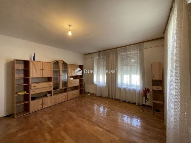 Eladó családi ház, Süttőn 23.9 M Ft, 2 szobás