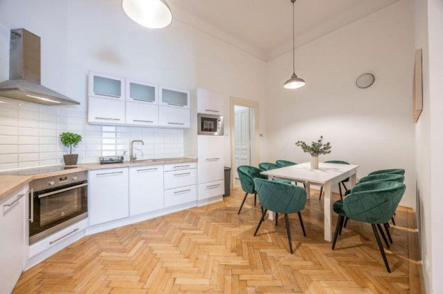 Eladó téglalakás, Budapesten, VI. kerületben, Podmaniczky utcában