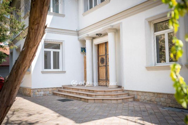 Eladó családi ház, Debrecenben 450 M Ft, 9+4 szobás