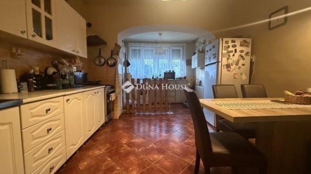 Eladó családi ház, Szombathelyen 85.9 M Ft, 5 szobás