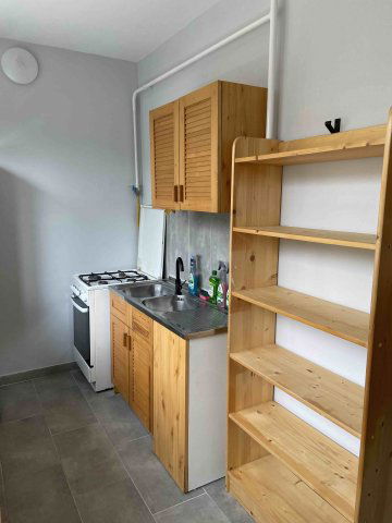 Kiadó panellakás, albérlet, Kistarcsán, Eperjesi úton, 3 szobás